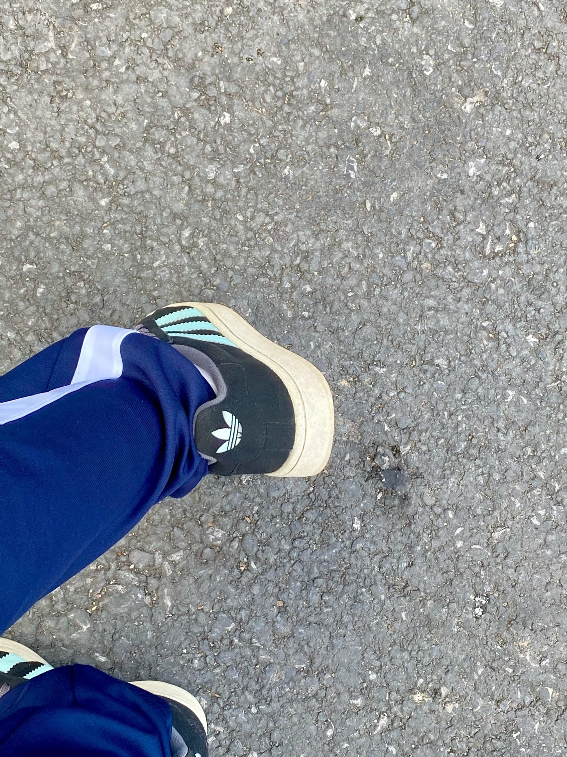 黑色小众阿迪达斯面包鞋